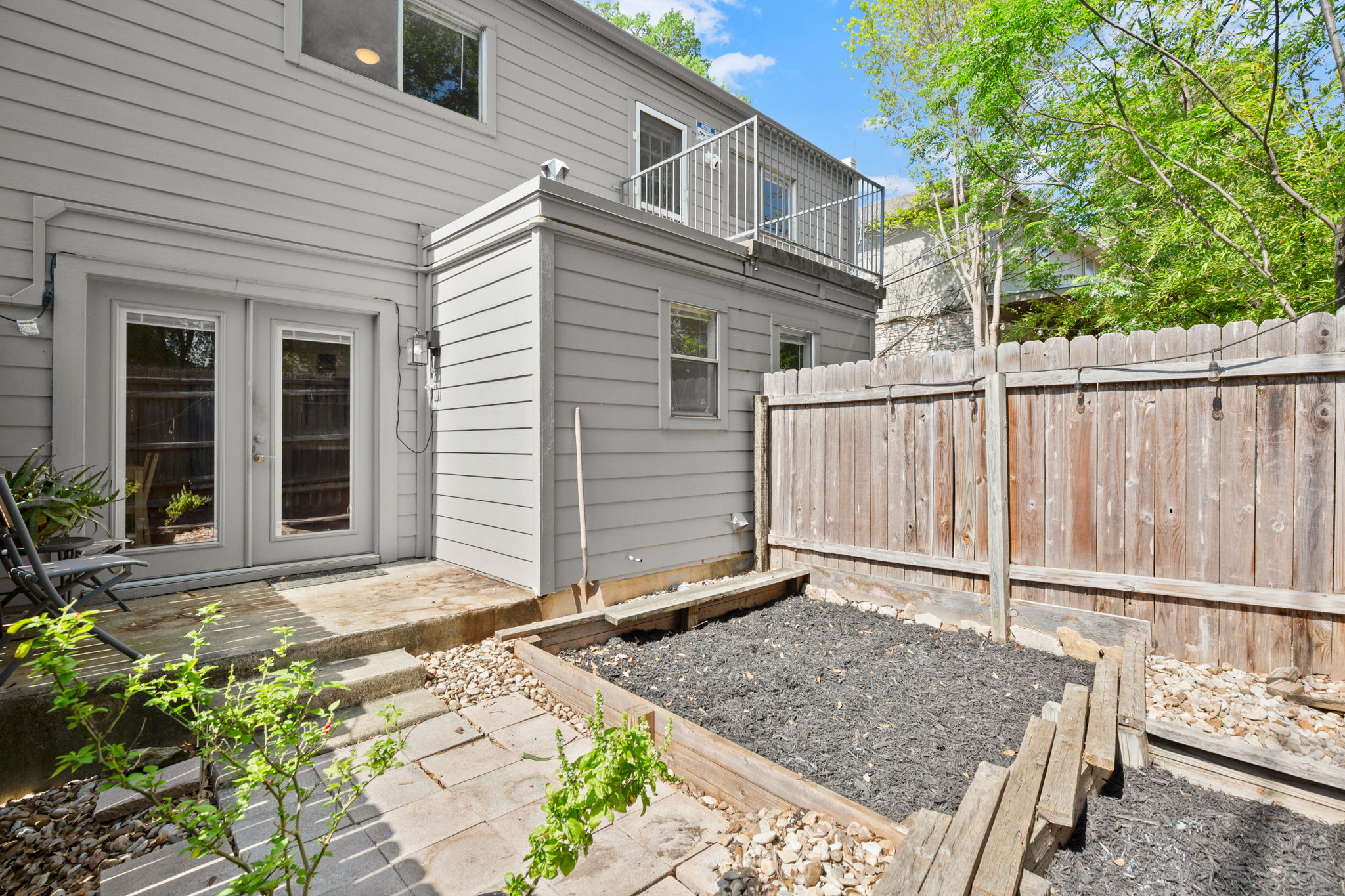 1912 Lightsey Road, Unit 2 Austin, TX 78704 - Photo 3 of 25 a backyard of a house