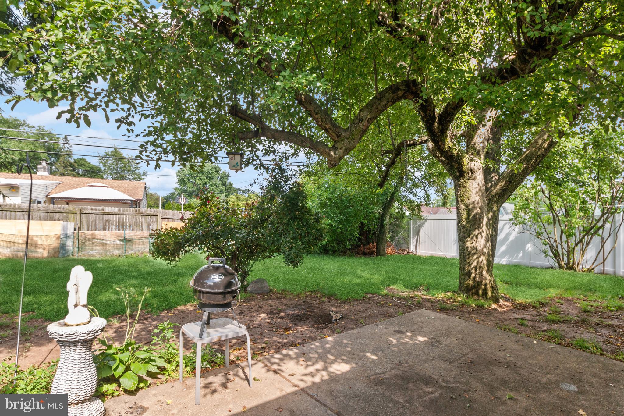 54 Lakeside Drive Levittown, PA 19054 - Photo 25 of 29 Backyard