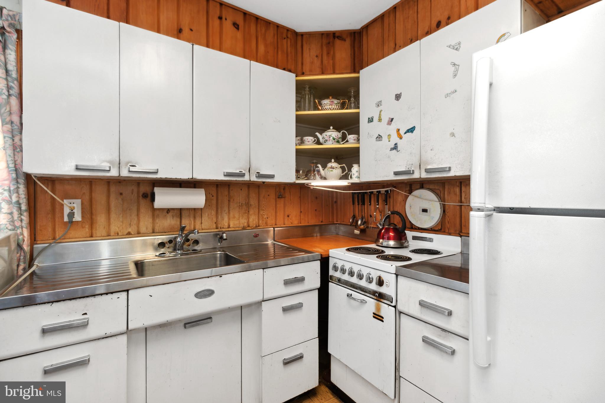 54 Lakeside Drive Levittown, PA 19054 - Photo 5 of 29 Kitchen