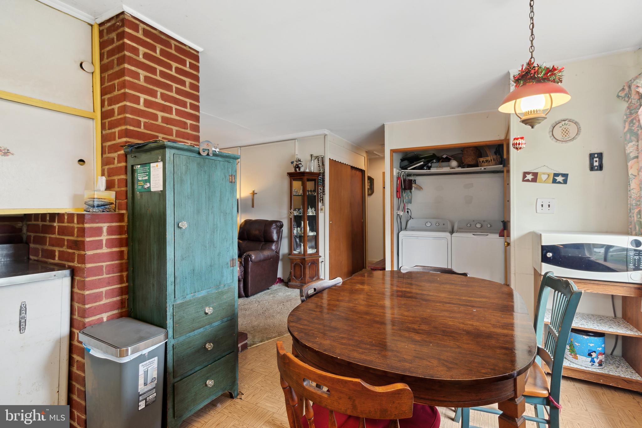 54 Lakeside Drive Levittown, PA 19054 - Photo 8 of 29 Kitchen and Dining