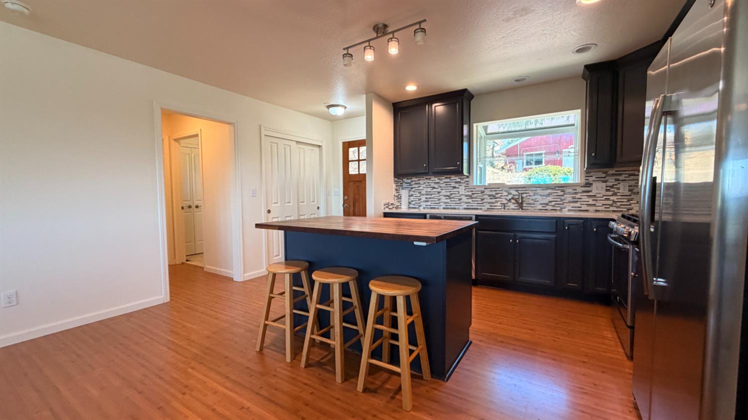 7436 Eagle View Drive Mountain Ranch, CA 95246 - Photo 6 of 51