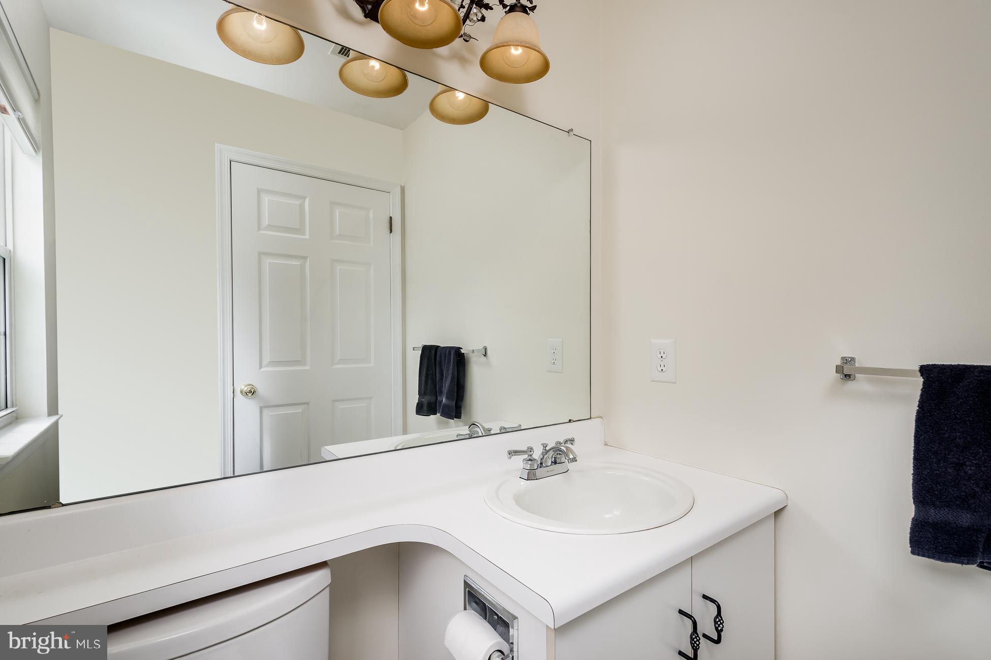 31 McComb Road Princeton, NJ 08540 - Photo 4 of 25 Powder room.