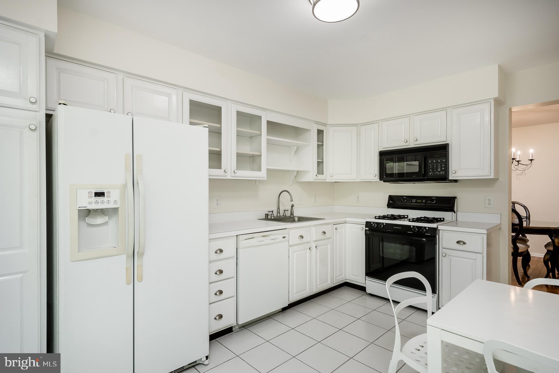 31 McComb Road Princeton, NJ 08540 - Photo 10 of 25 Kitchen.