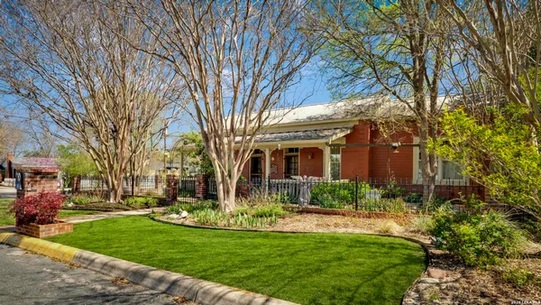 $899,000 | 101 Landa Street, Boerne, TX 78006
