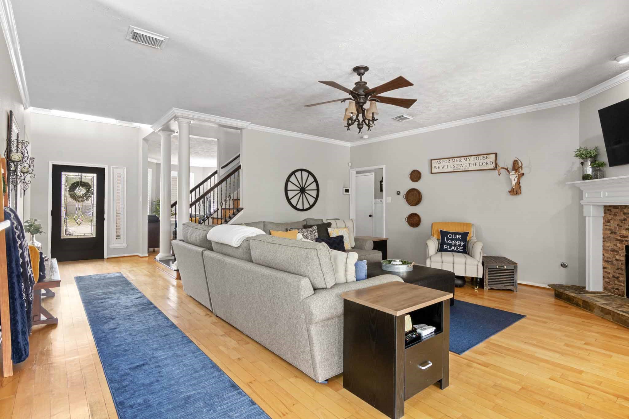 4311 Green Tree Court Pasadena, TX 77505 - Photo 15 of 49 High ceilings.