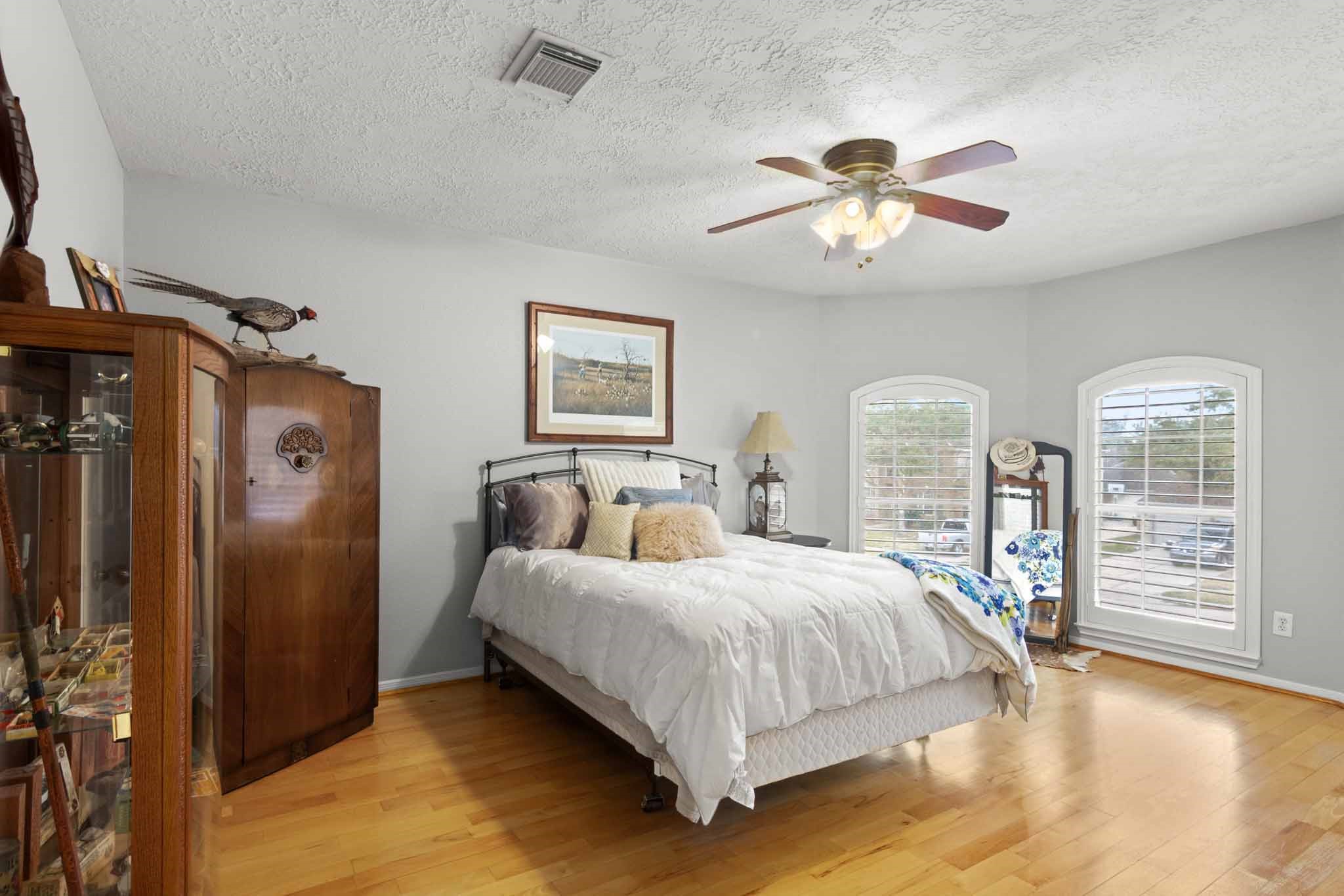 4311 Green Tree Court Pasadena, TX 77505 - Photo 30 of 49 Second bedroom.