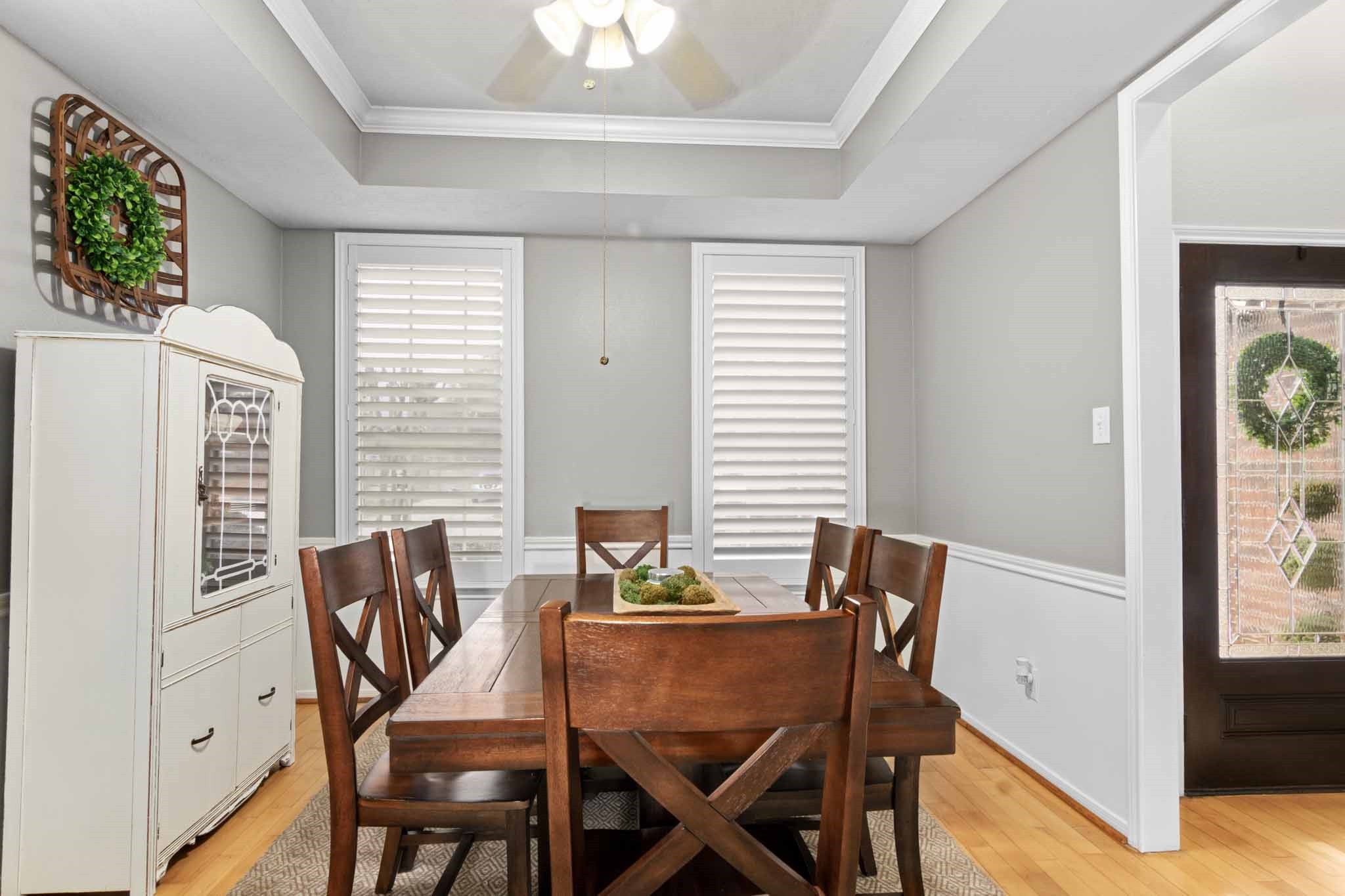 4311 Green Tree Court Pasadena, TX 77505 - Photo 10 of 49 Dining to your right of entrance.