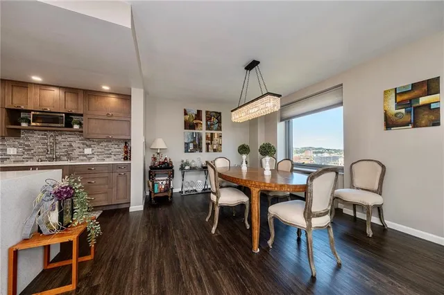 $410,000 | 320 Fort Duquesne Boulevard, Unit 19L, Pittsburgh, PA 15222