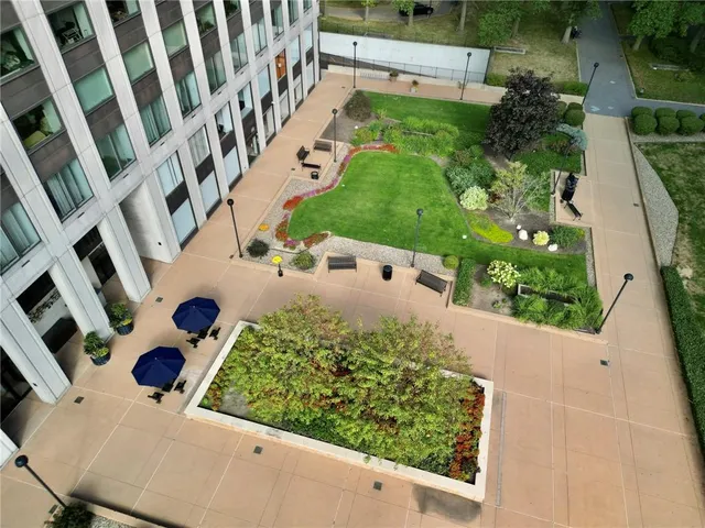 $410,000 | 320 Fort Duquesne Boulevard, Unit 19L, Pittsburgh, PA 15222