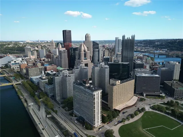 $410,000 | 320 Fort Duquesne Boulevard, Unit 19L, Pittsburgh, PA 15222