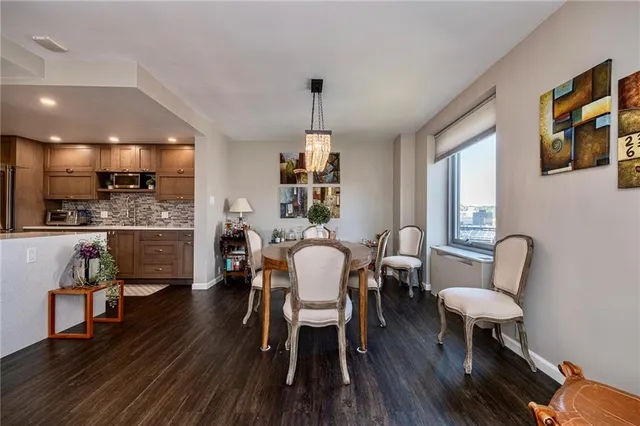 $410,000 | 320 Fort Duquesne Boulevard, Unit 19L, Pittsburgh, PA 15222