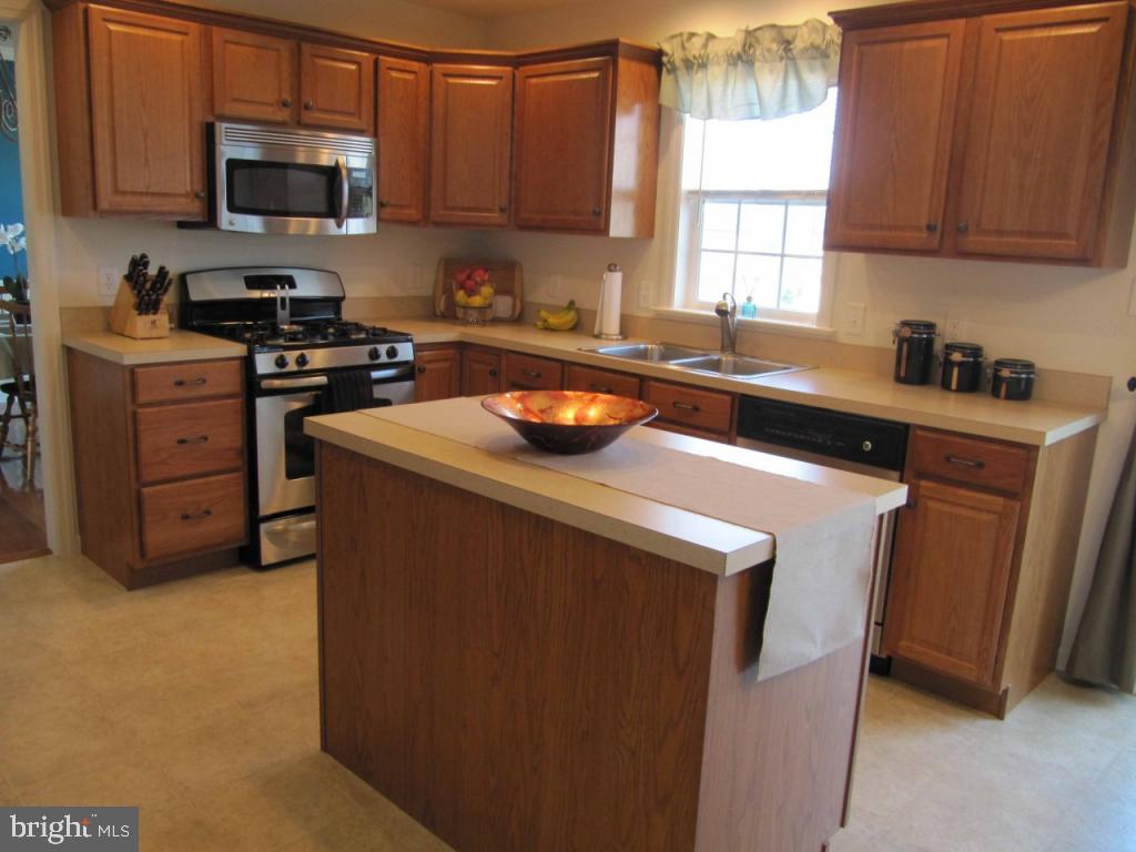 642 Hamaker Road Manheim, PA 17545 - Photo 3 of 16 Gallery Image 3