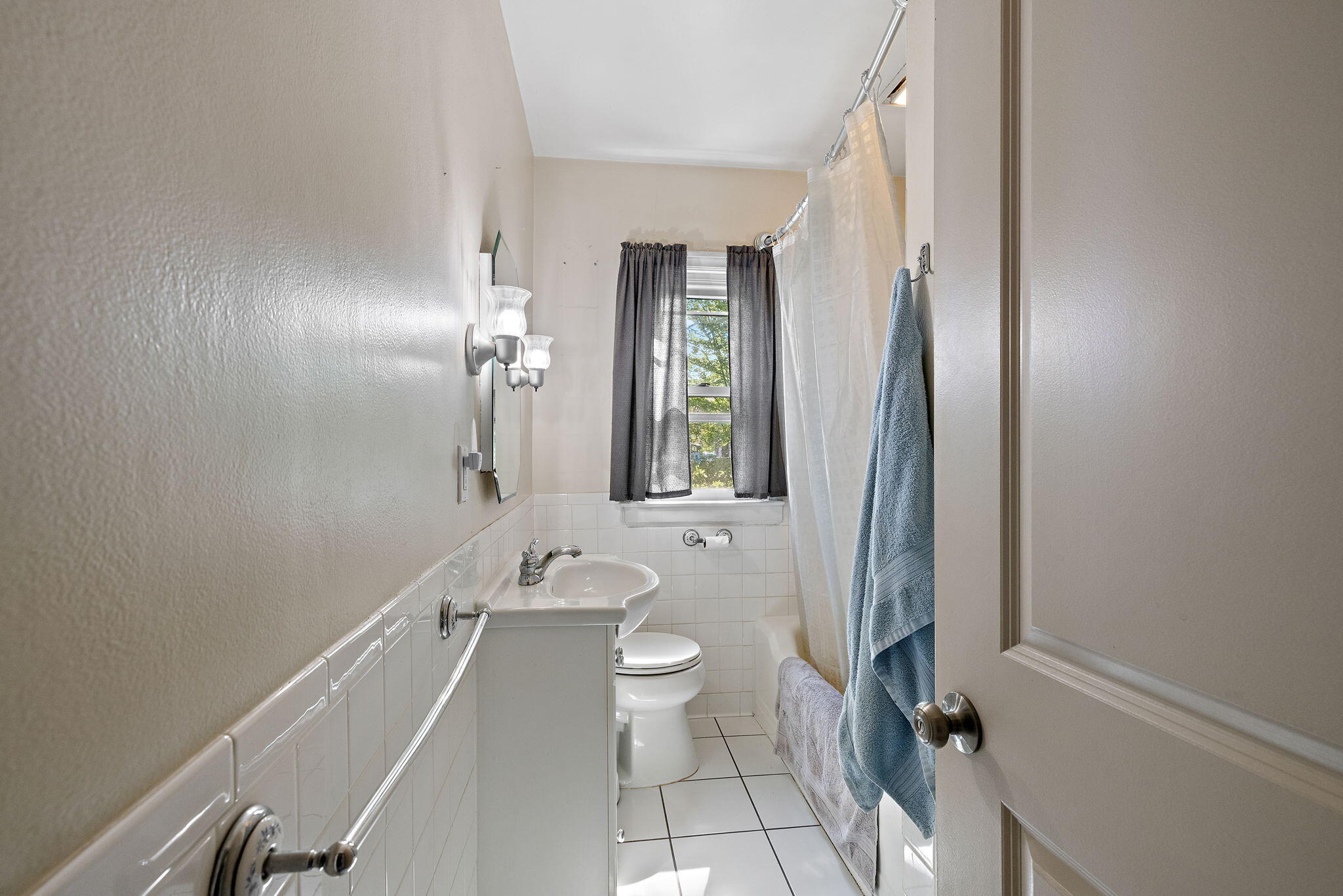 17270 Taft Road Spring Lake, MI 49456 - Photo 18 of 73 Main floor Bathr