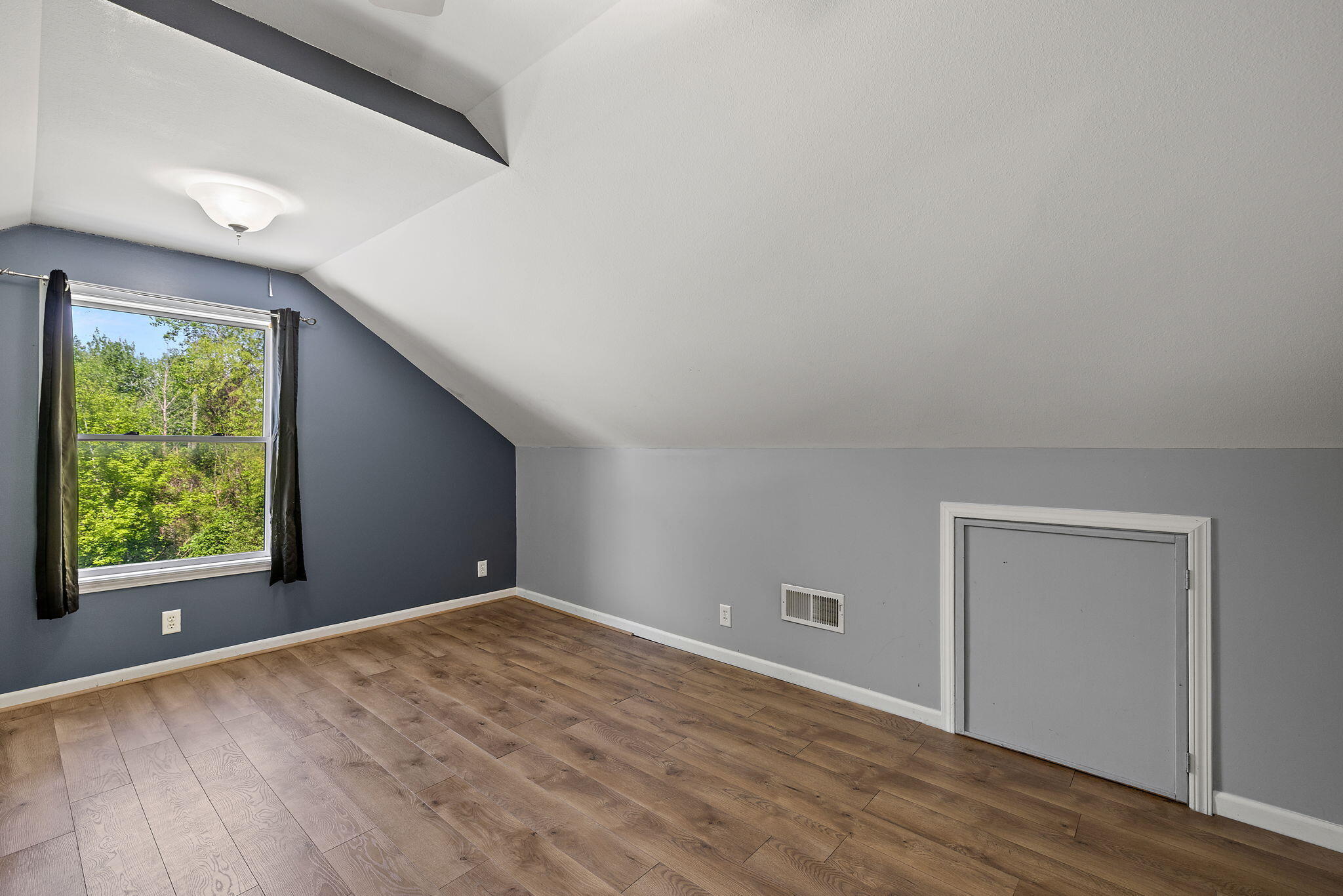 17270 Taft Road Spring Lake, MI 49456 - Photo 26 of 73 2nd Floor Bedroom 1