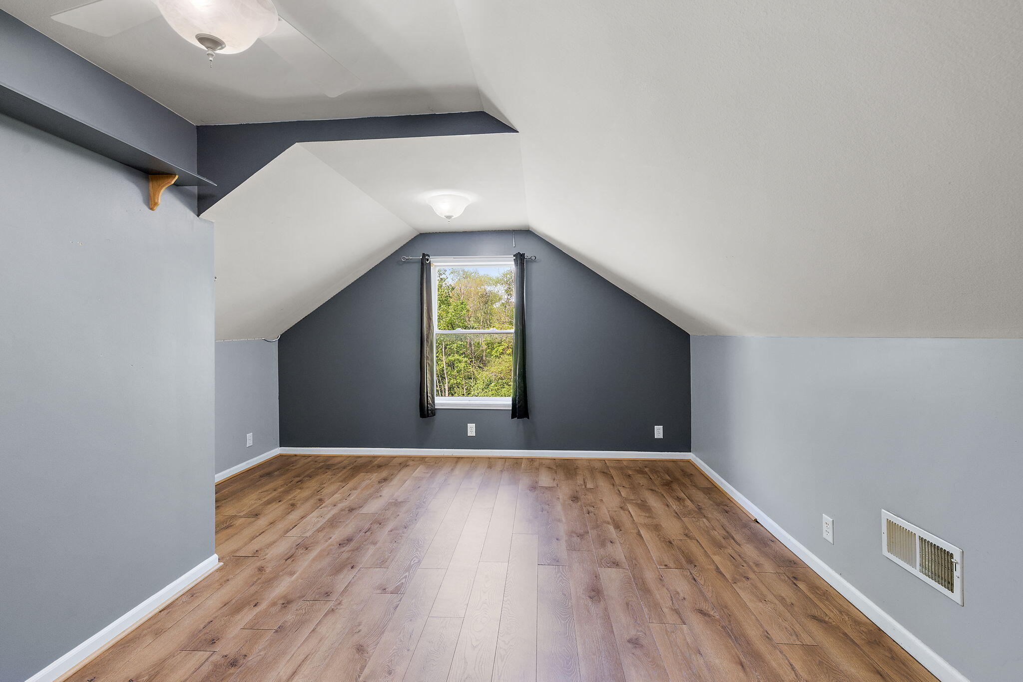 17270 Taft Road Spring Lake, MI 49456 - Photo 27 of 73 2nd Floor Bedroom 1