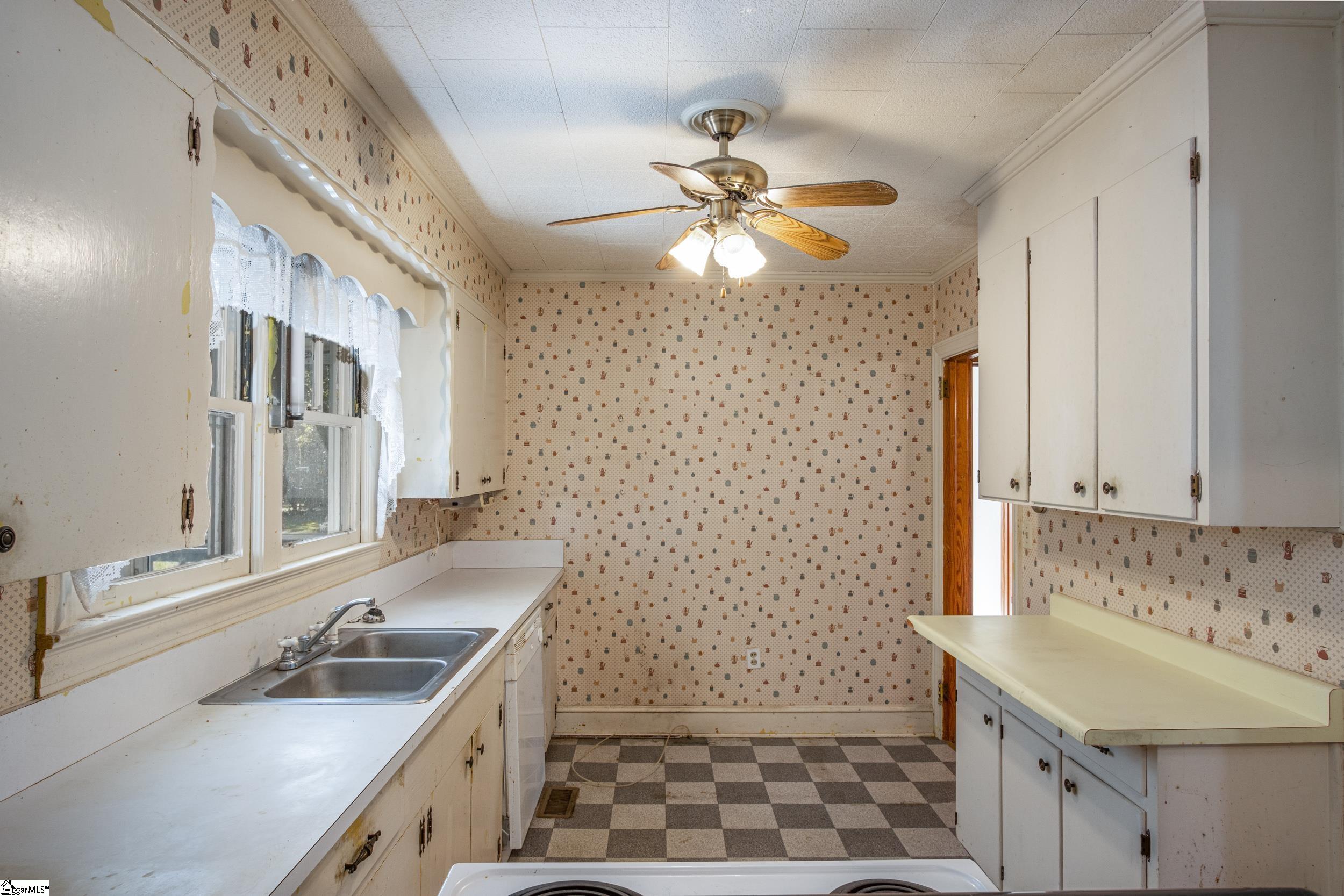 506 Musgrove Street Clinton, SC 29325 - Photo 3 of 35 Gallery Image 3