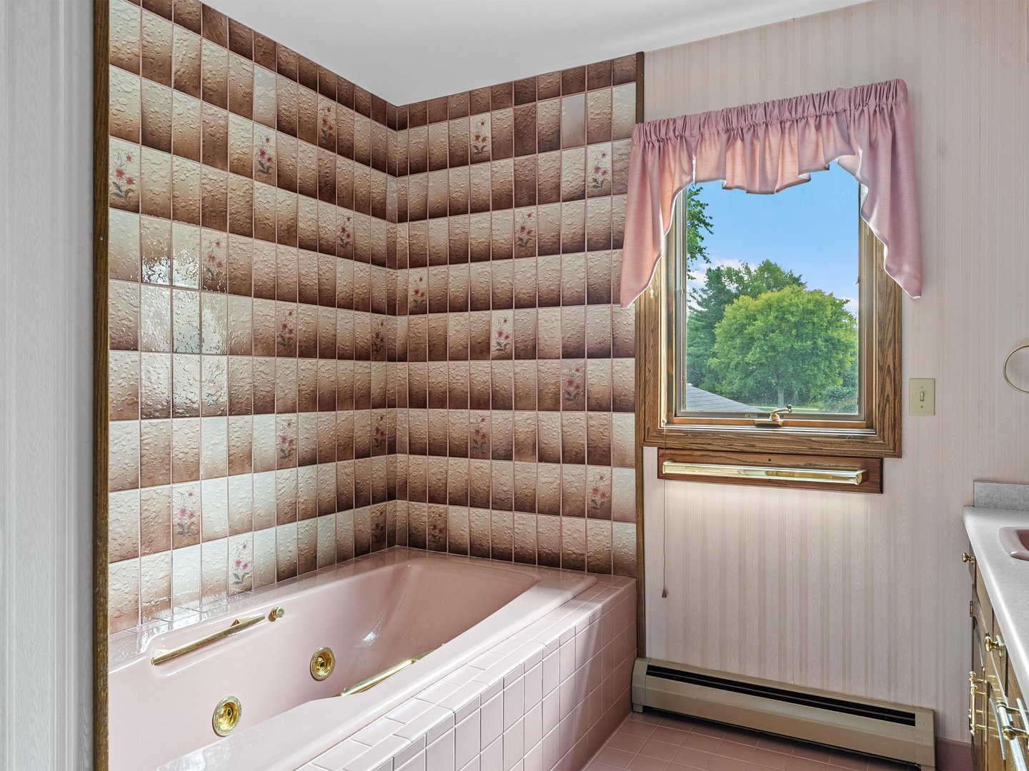 W6336 Circle Drive Crivitz, WI 54114 - Photo 22 of 52 a bathroom with a tub and shower