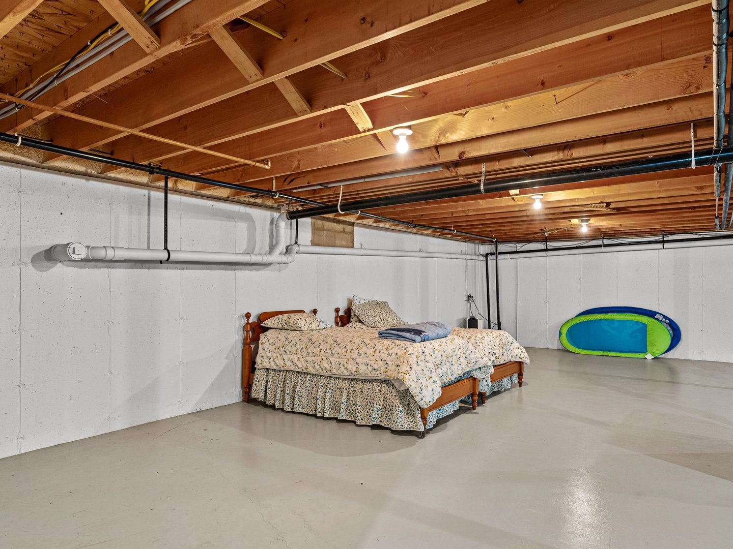 W6336 Circle Drive Crivitz, WI 54114 - Photo 27 of 52 a room with a bed and a table