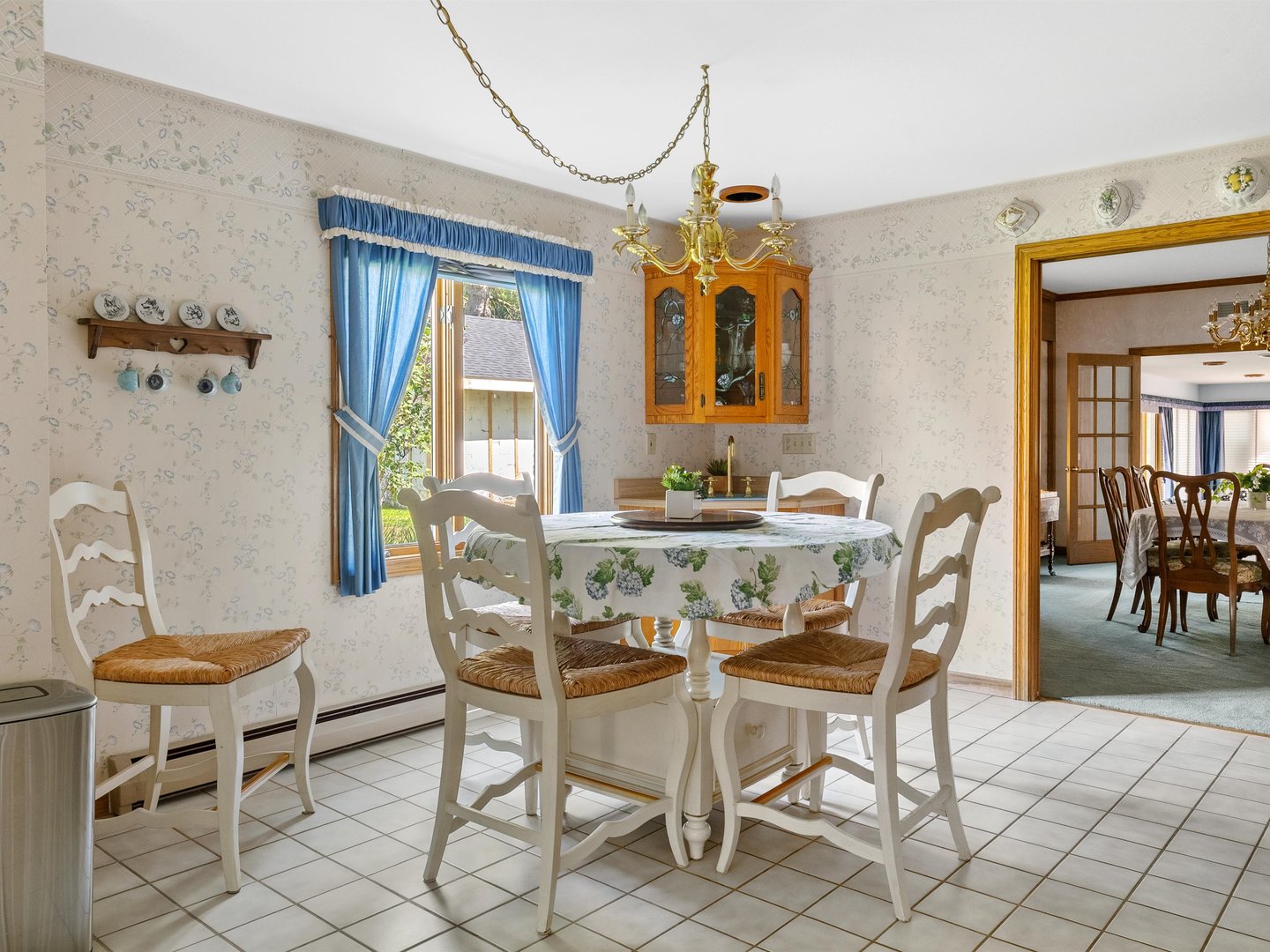 W6336 Circle Drive Crivitz, WI 54114 - Photo 8 of 52 a dining room with furniture and window