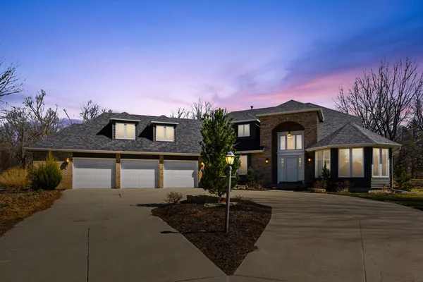 $529,900 | 25 Timber Ridge Drive, Coal Valley, IL 61240