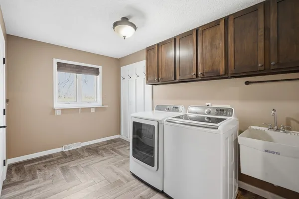 $529,900 | 25 Timber Ridge Drive, Coal Valley, IL 61240