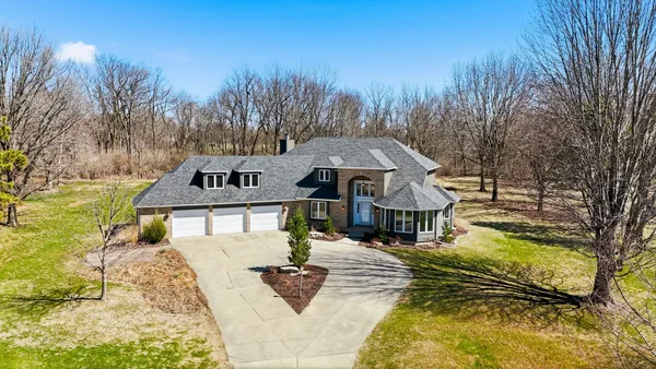 $529,900 | 25 Timber Ridge Drive, Coal Valley, IL 61240