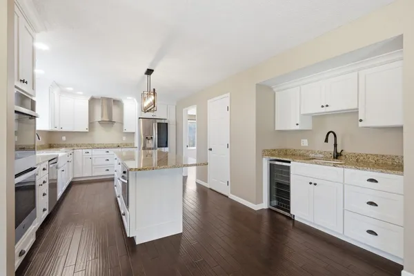 $529,900 | 25 Timber Ridge Drive, Coal Valley, IL 61240