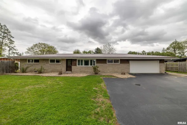 $240,000 | 825 South 24th Street, Quincy, IL 62301