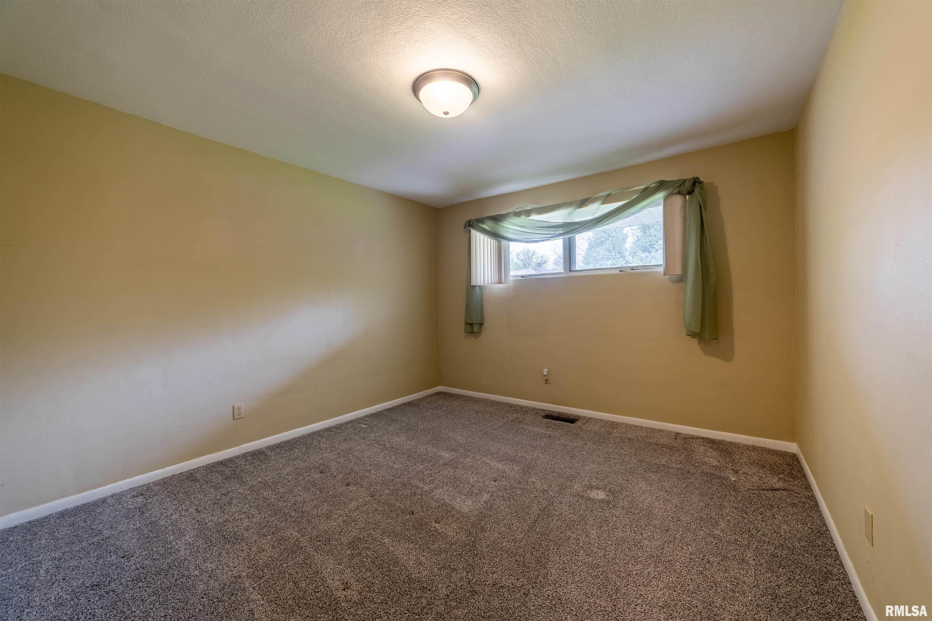 825 South 24th Street Quincy, IL 62301 - Photo 19 of 34