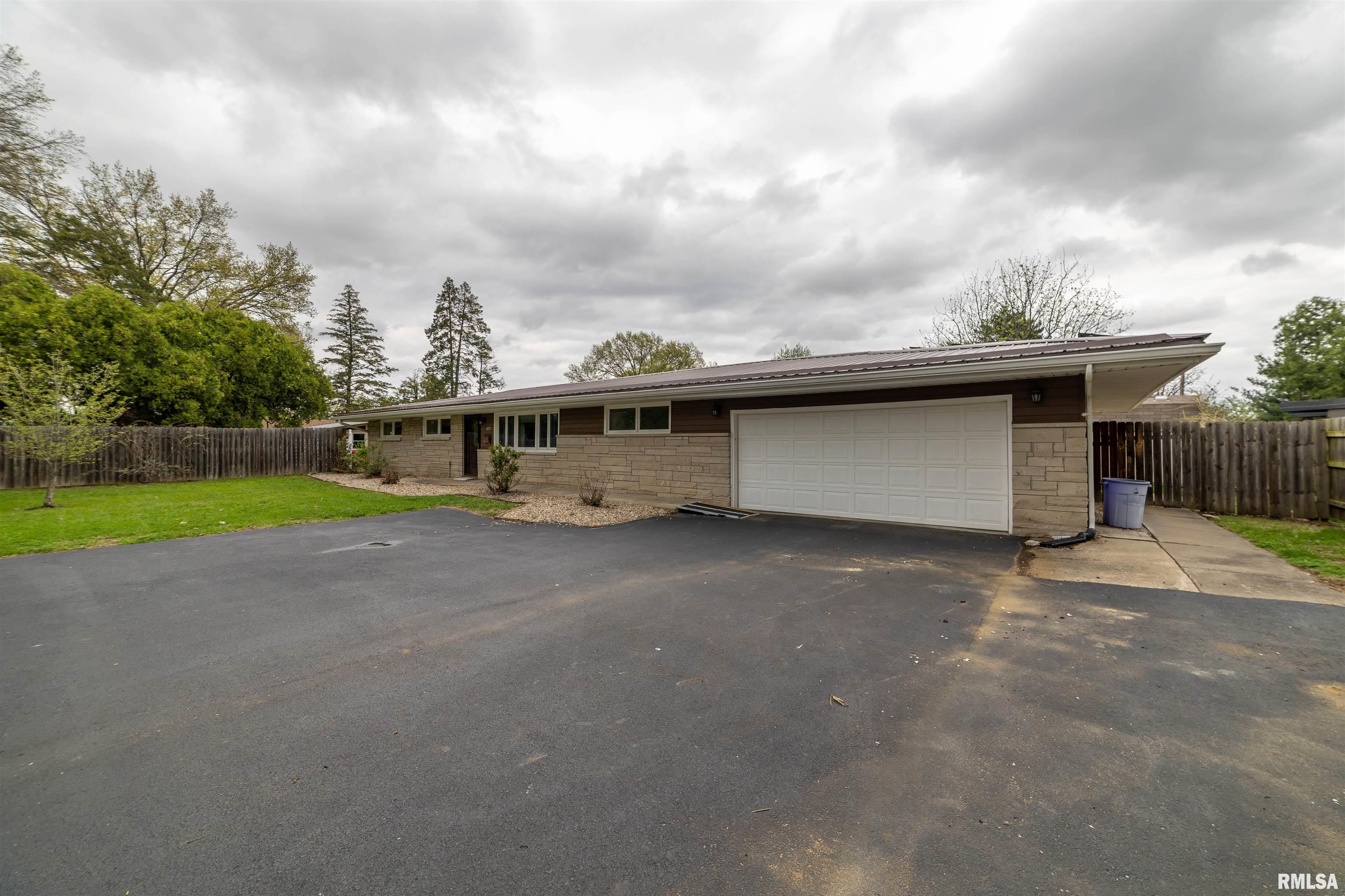 825 South 24th Street Quincy, IL 62301 - Photo 2 of 34