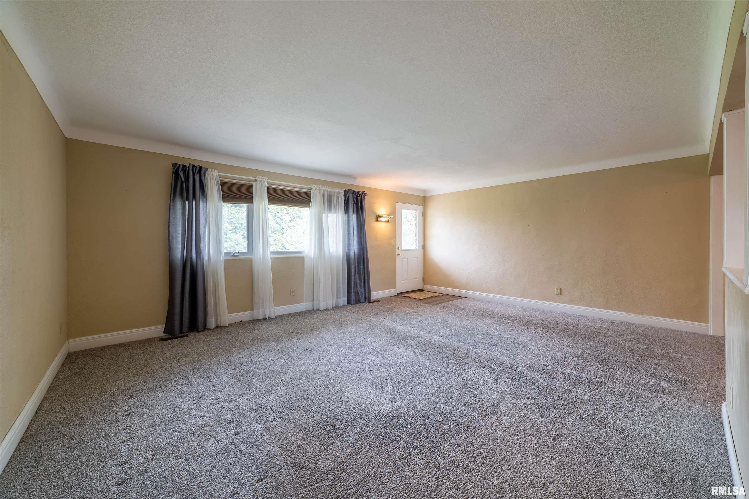 825 South 24th Street Quincy, IL 62301 - Photo 3 of 34