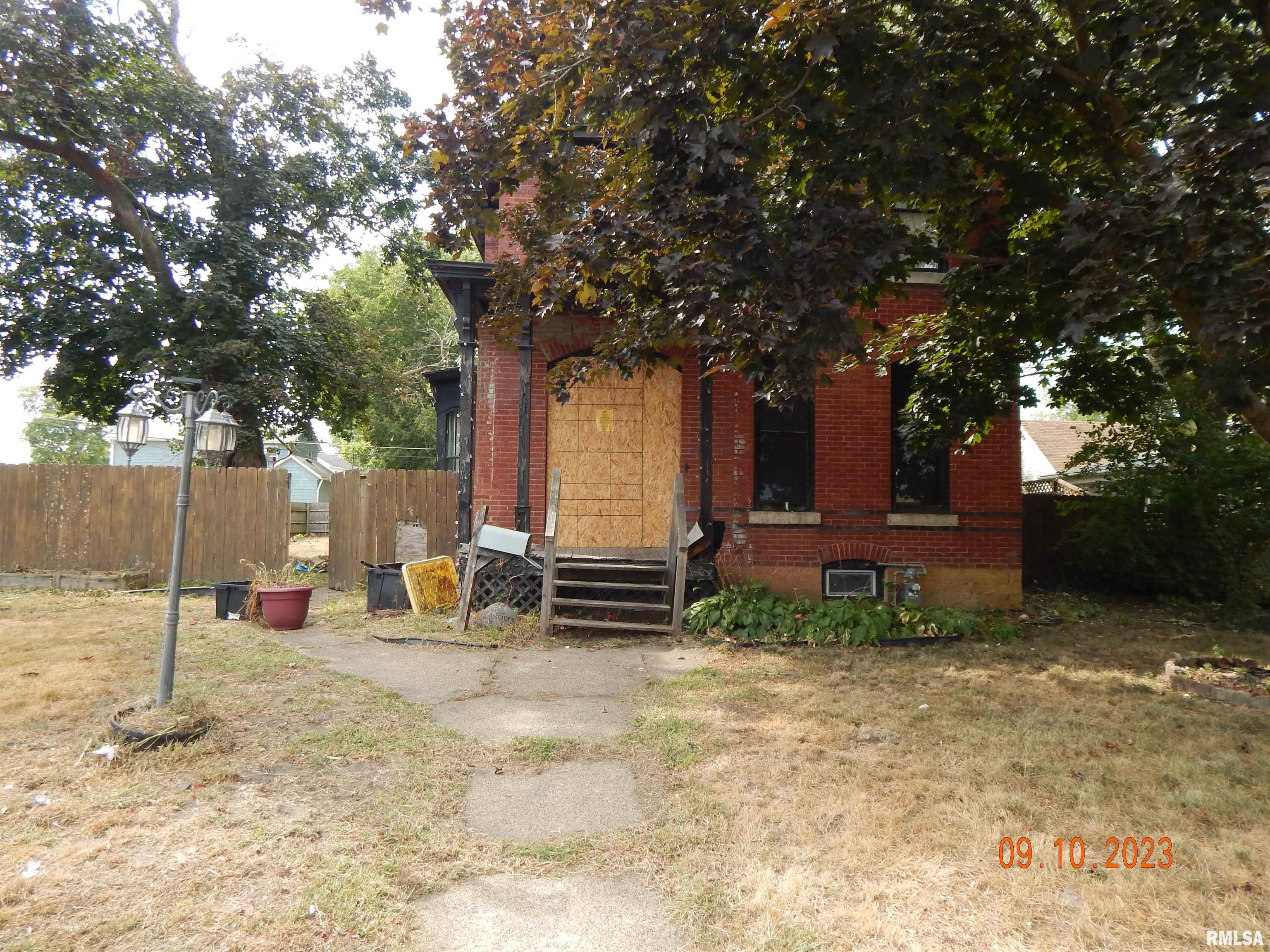 2108 Garfield Street Clinton, IA 52732 - Photo 1 of 6 Gallery Image 1