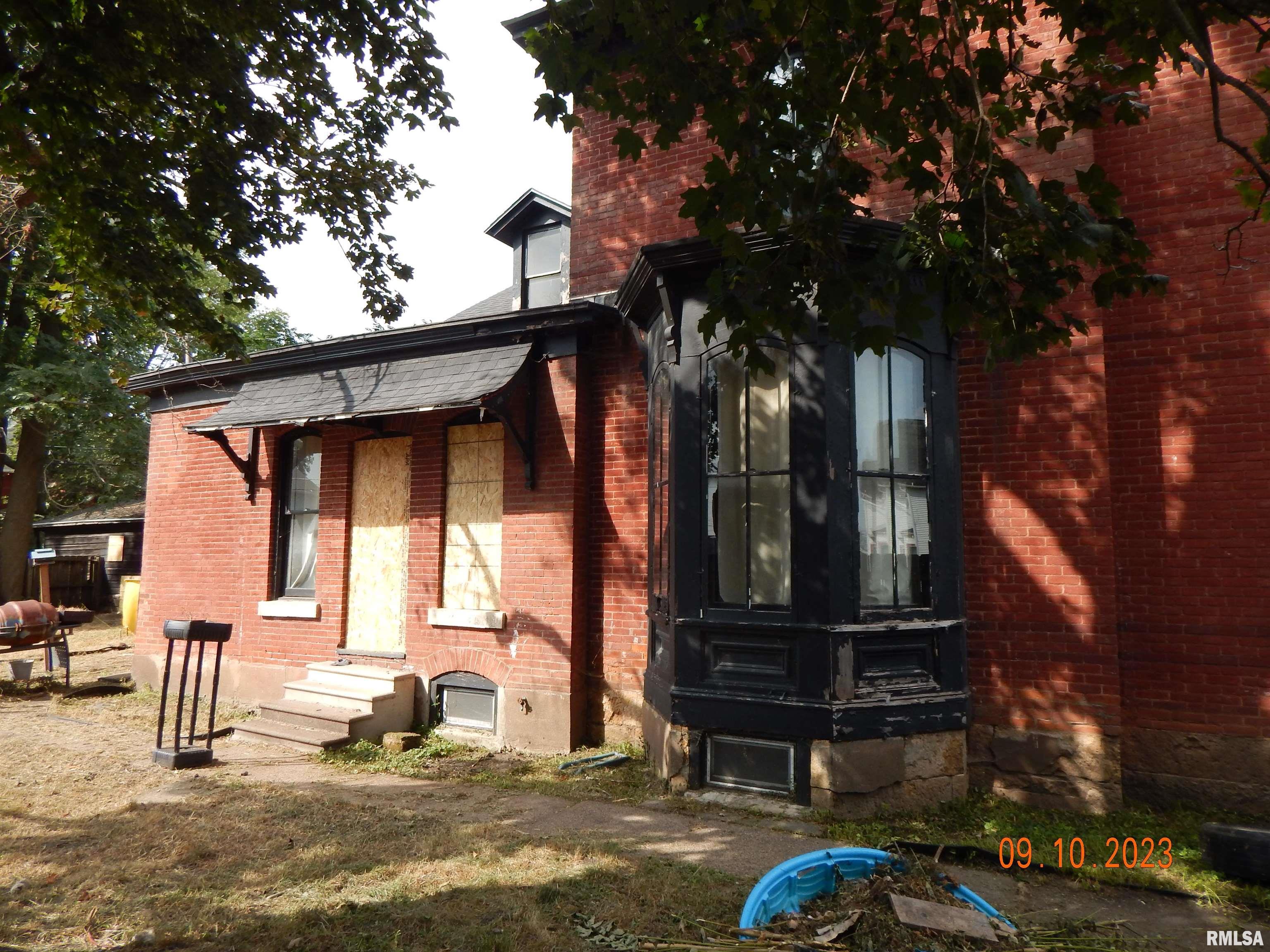 2108 Garfield Street Clinton, IA 52732 - Photo 5 of 6 Gallery Image 5
