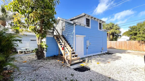 $1,400 | 713 North Federal Highway, Unit 4, Lake Worth Beach, FL 33460