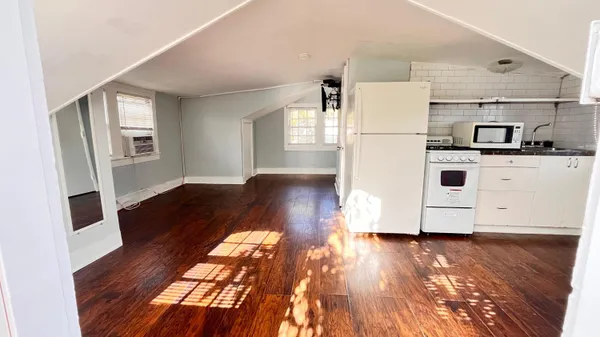 $1,400 | 713 North Federal Highway, Unit 4, Lake Worth Beach, FL 33460