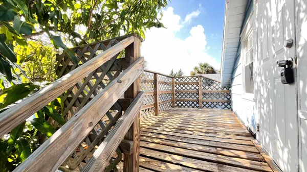 $1,400 | 713 North Federal Highway, Unit 4, Lake Worth Beach, FL 33460