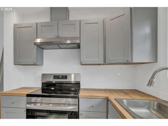 $999,000 | 4070 Barger Drive, Eugene, OR 97402