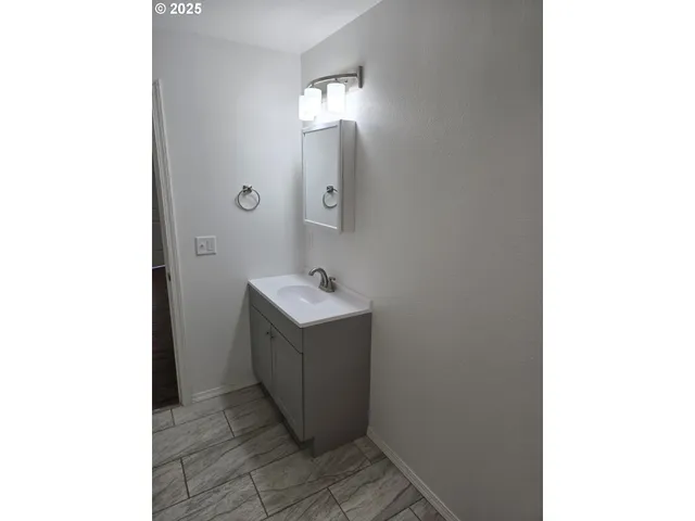 $999,000 | 4070 Barger Drive, Eugene, OR 97402