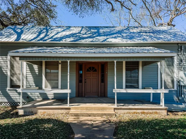 $295,000 | 1404 Fannin Street, Columbus, TX 78934