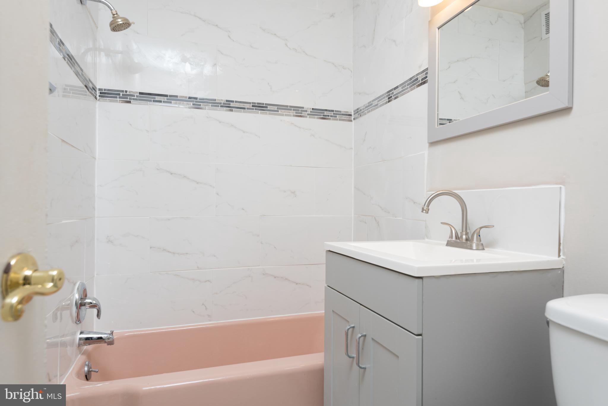 5101 8th Road South, Unit 413 Arlington, VA 22204 - Photo 12 of 18 Recently remodeled full bath