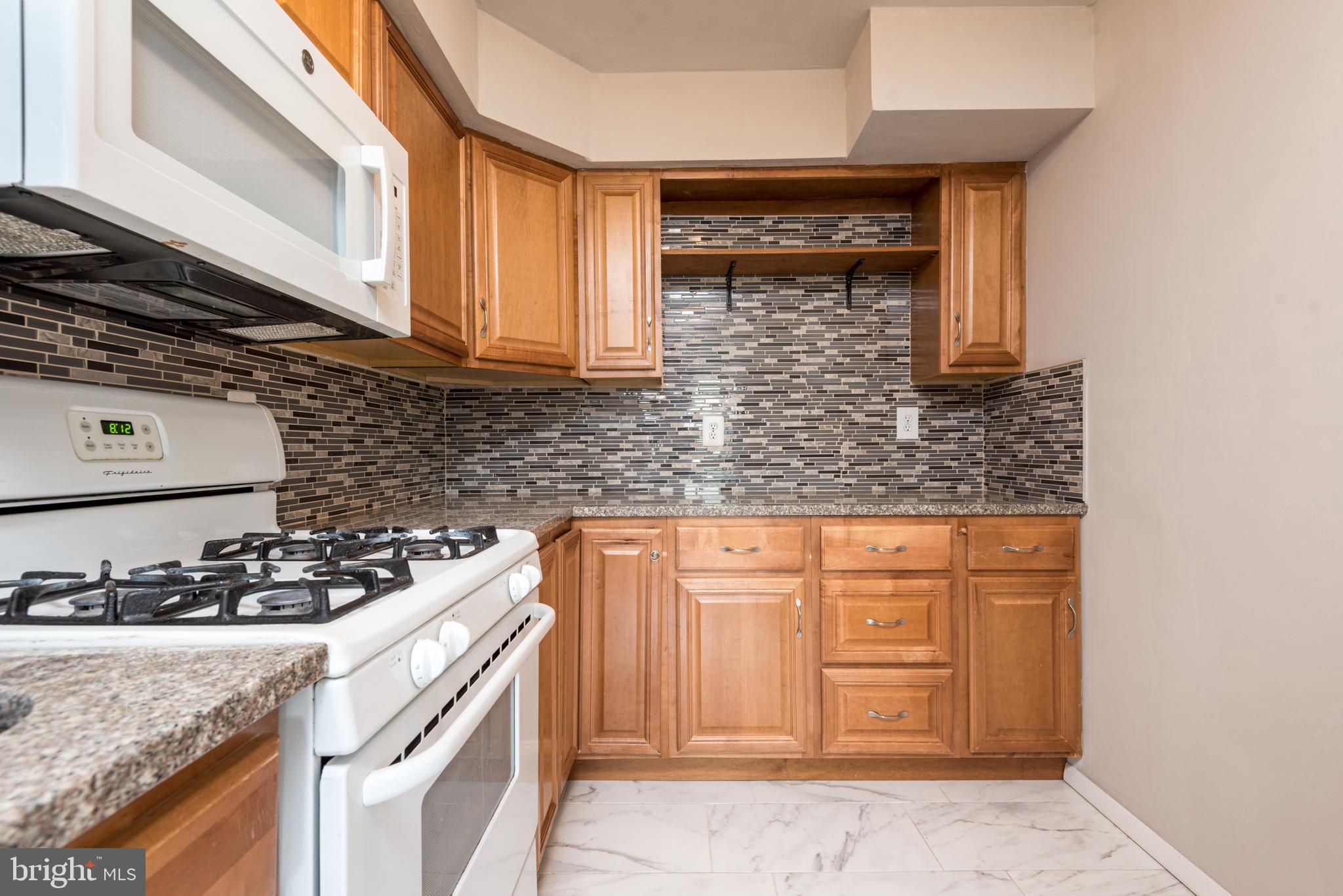 5101 8th Road South, Unit 413 Arlington, VA 22204 - Photo 9 of 18 Gas stove and granite countertops