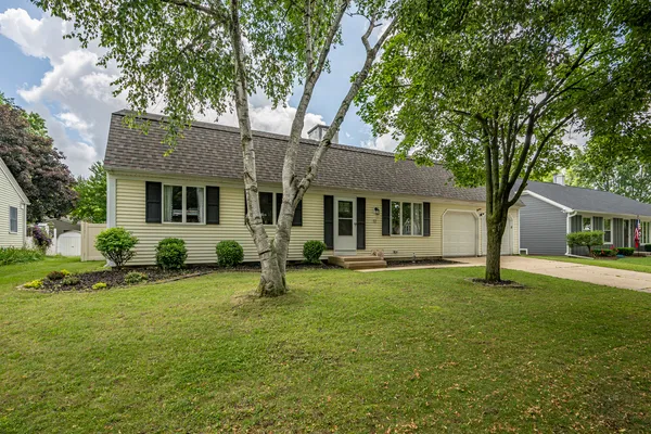 $429,000 | 12 Sherwick Road, Oswego, IL 60543