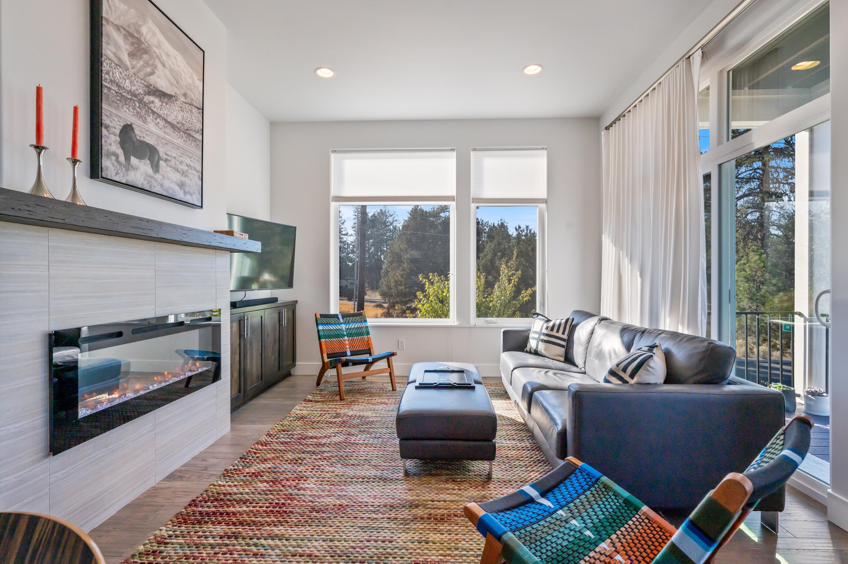 61586 Southwest Blakely Road Bend, OR 97702 - Photo 14 of 40 Living Room