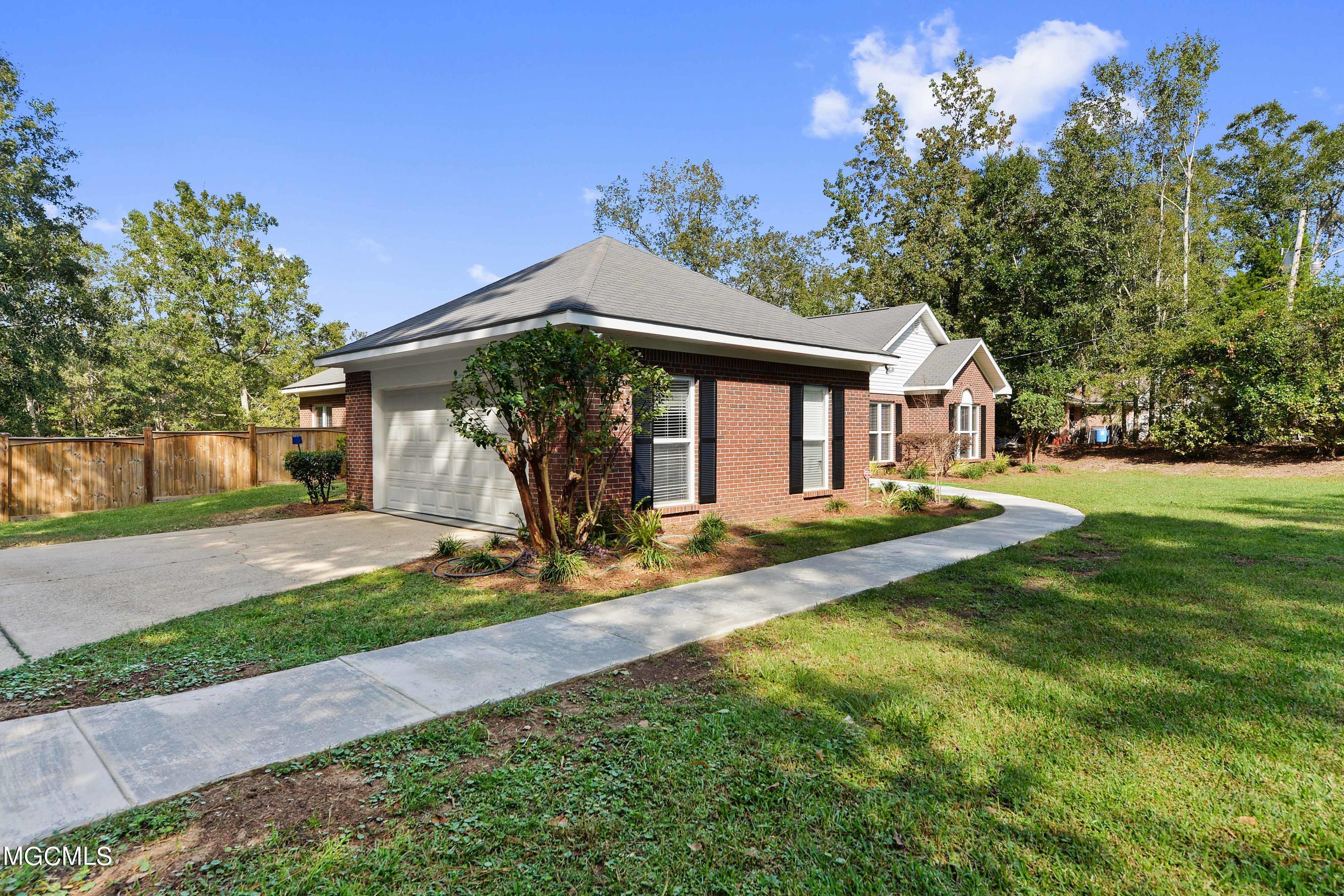 5711 Dead River Road Gautier, MS 39553 - Photo 2 of 27 002