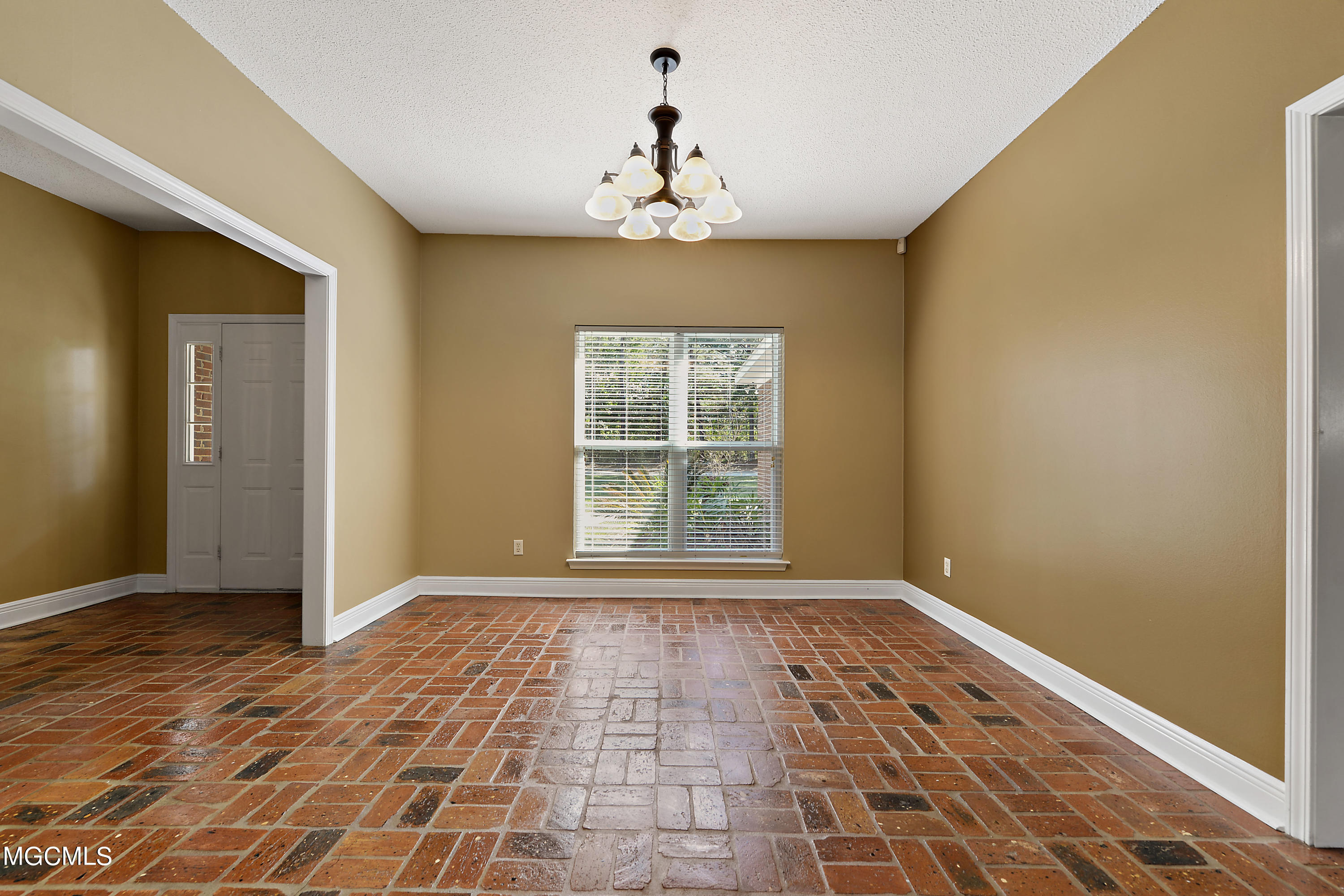 5711 Dead River Road Gautier, MS 39553 - Photo 6 of 27 007