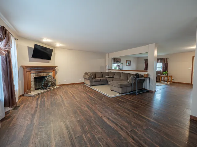 $319,900 | 1206 Kennedy Drive, Kirkland, IL 60146