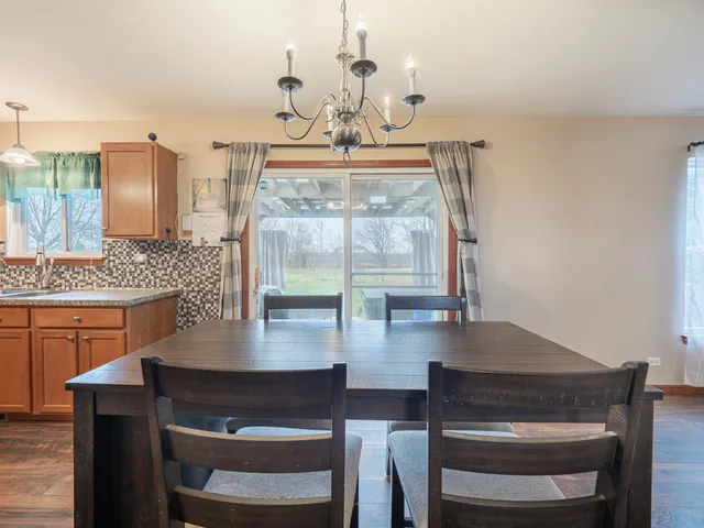 $319,900 | 1206 Kennedy Drive, Kirkland, IL 60146