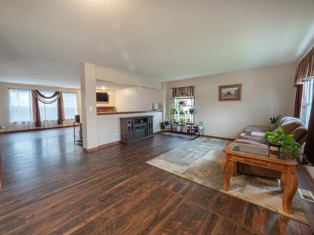 $319,900 | 1206 Kennedy Drive, Kirkland, IL 60146