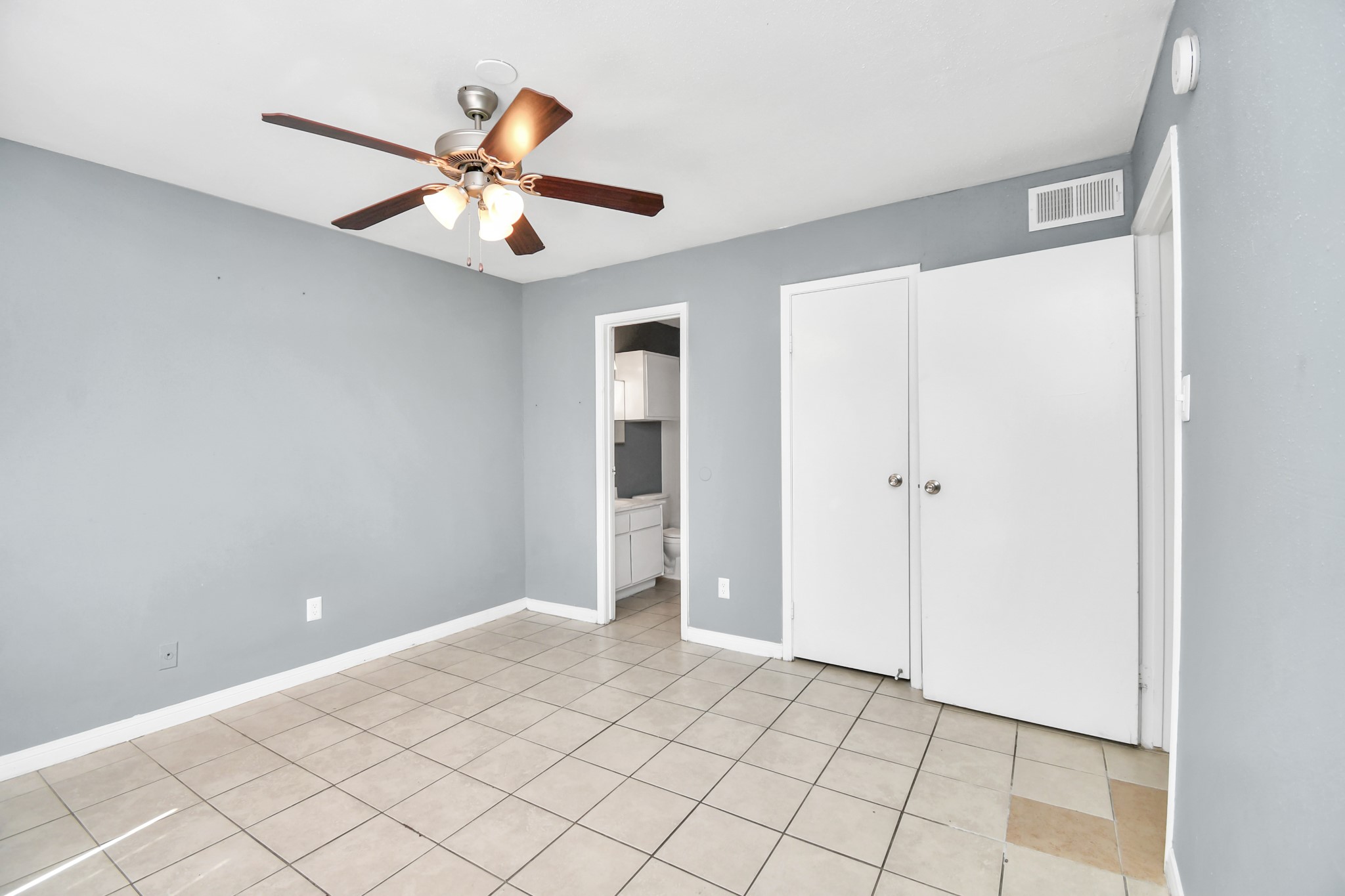 5959 Bonhomme Road, Unit 192R Houston, TX 77036 - Photo 23 of 26 a view of an entryway and chandelier fan