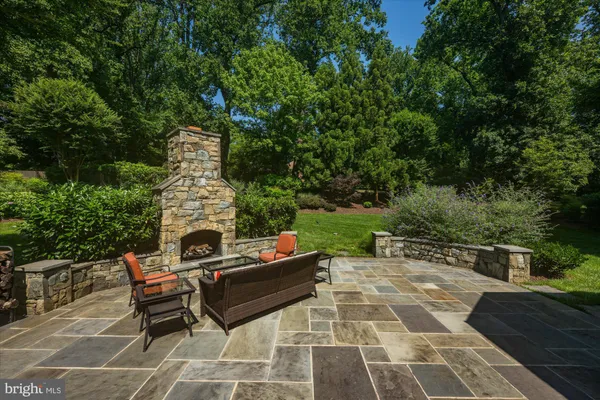a view of yard from terrace with seating space